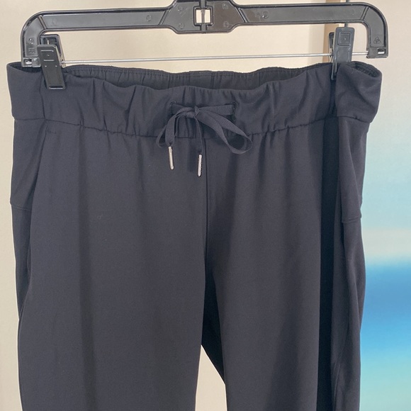 Lululemon black pant with pockets, light weight material size 6. - Picture 2 of 5